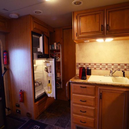Luxury American Rv With Hot Tub West Chiltington Exterior foto