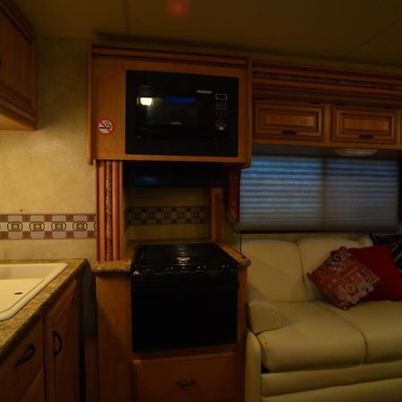 Luxury American Rv With Hot Tub West Chiltington Exterior foto