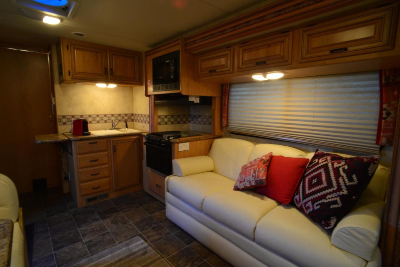 Luxury American Rv With Hot Tub West Chiltington Exterior foto